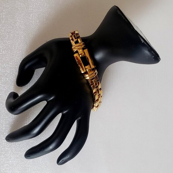 1980-S NINA RICCI SIGNED VINTAGE GOLD TONE CHAIN BRACELET. - Picture 2 of 6